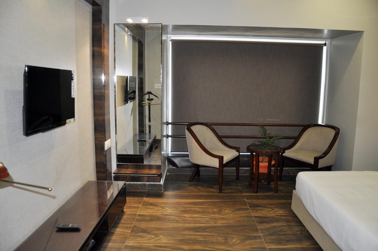 Hotel Dolphin Sambalpur Exterior foto