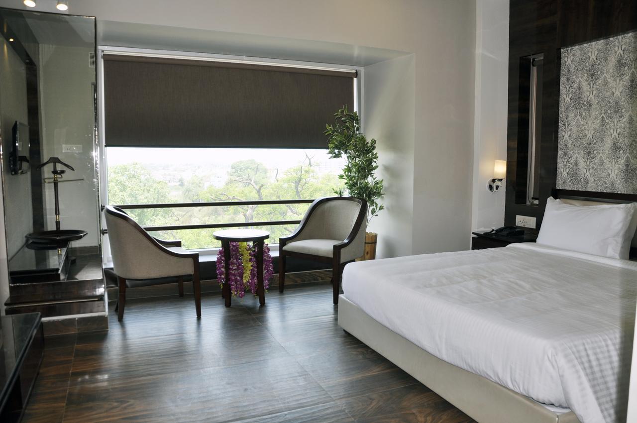 Hotel Dolphin Sambalpur Exterior foto