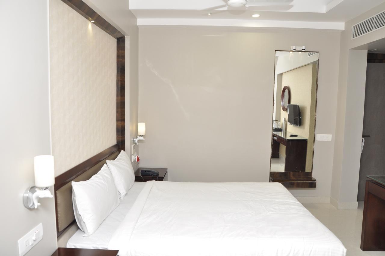 Hotel Dolphin Sambalpur Exterior foto