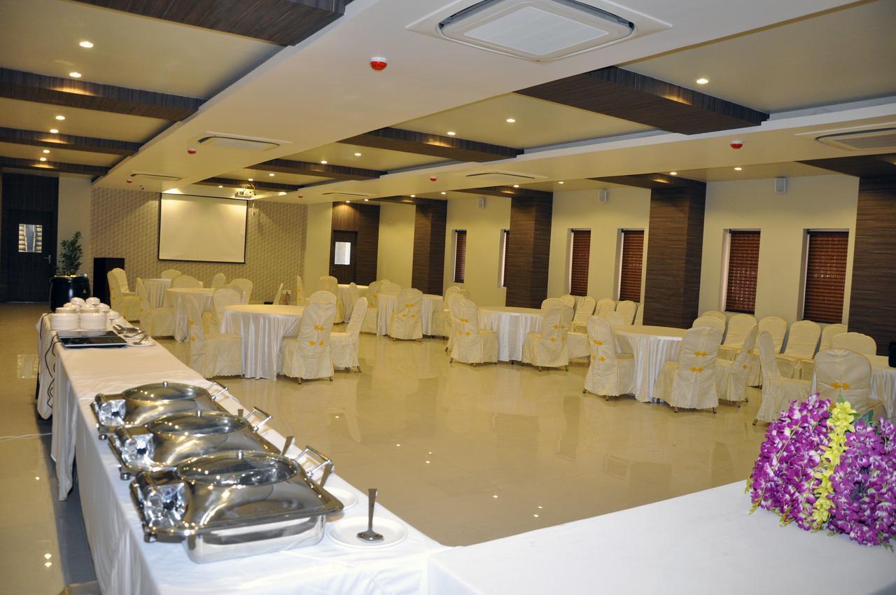 Hotel Dolphin Sambalpur Exterior foto